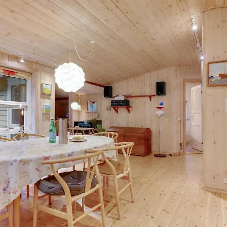 Holiday home Eljena - 600m From The Sea In Ne Jutland By Interhome Strandby