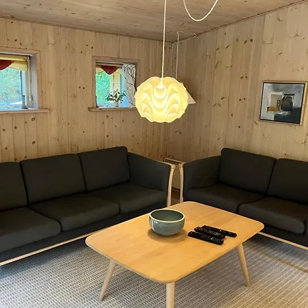 Eljena - 600m From The Sea By Interhome
